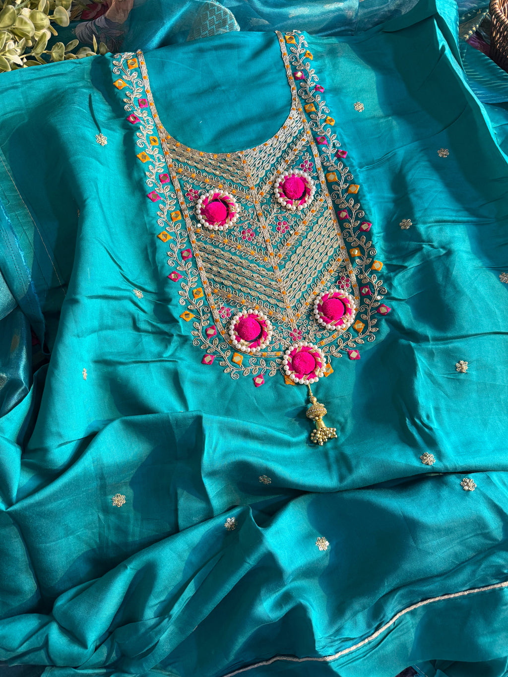 Graceful Roman Unstitched Silk Suit